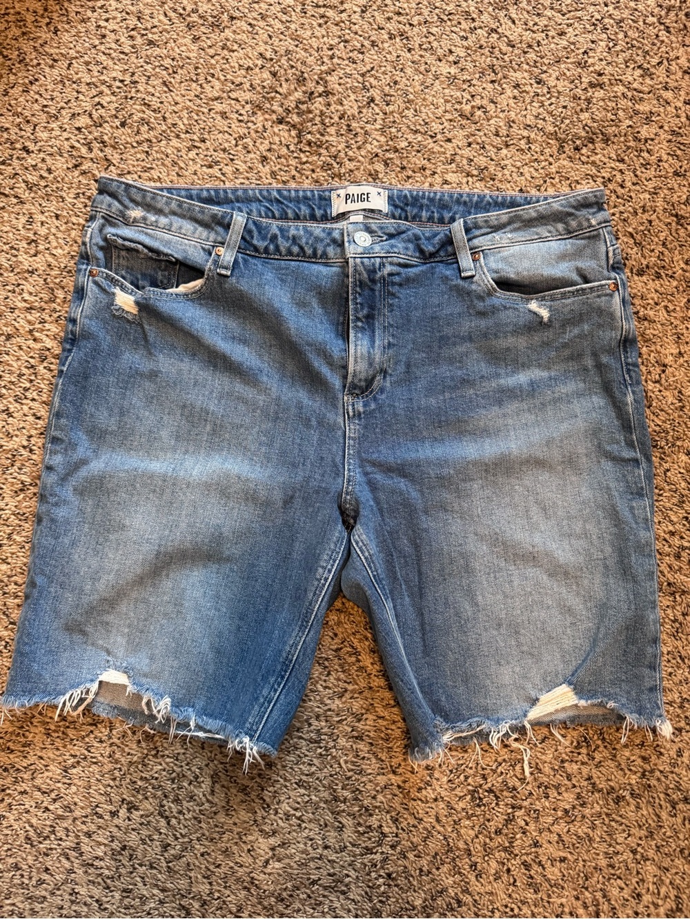 PAIGE• Jax Knee Jean Short• Size 34